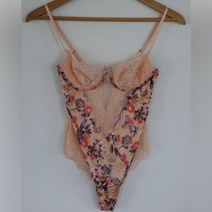 Victoria’s Secret Wicked unlined balconette teddy
Apricot floral, Size small